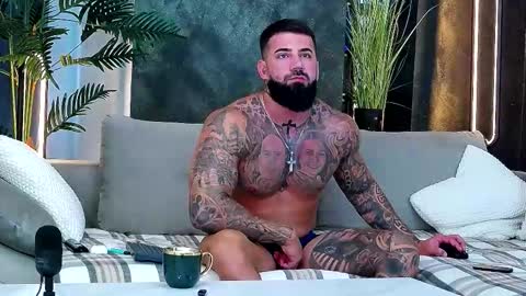 Snapshot of masterkingofmuscle chatting on 17, 9, 2025 masterkingofmuscle online show from 17, 9, 2025