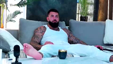 Snapshot of masterkingofmuscle chatting on 18, 9, 2025 masterkingofmuscle online show from 18, 9, 2025