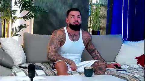 Snapshot of masterkingofmuscle chatting on 1, 10, 2025 masterkingofmuscle online show from 1, 10, 2025