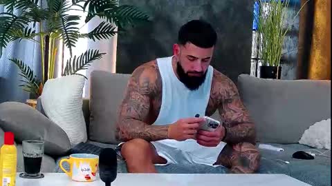 Snapshot of masterkingofmuscle chatting on 9, 10, 2025 masterkingofmuscle online show from 9, 10, 2025