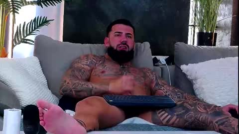 Snapshot of masterkingofmuscle chatting on 10, 10, 2025 masterkingofmuscle online show from 10, 10, 2025