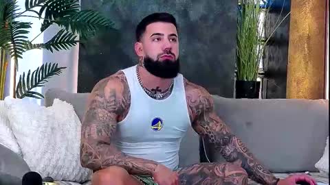 Snapshot of masterkingofmuscle chatting on 15, 10, 2025 masterkingofmuscle online show from 15, 10, 2025