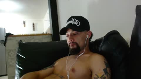 STRURIBE ON INSTAGRAM online show from 26, 1, 2025