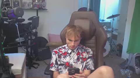 Snapshot of mattcashxxx chatting on 15, 9, 2025 Matt Cash online show from 15, 9, 2025