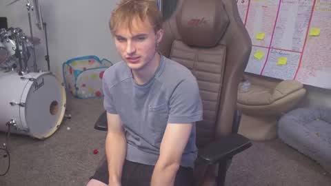 Snapshot of mattcashxxx chatting on 27, 9, 2025 Matt Cash online show from 27, 9, 2025