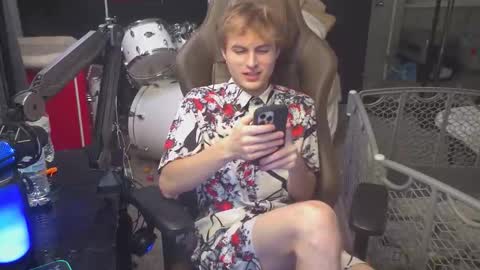 Snapshot of mattcashxxx chatting on 15, 11, 2025 Matt Cash online show from 15, 11, 2025