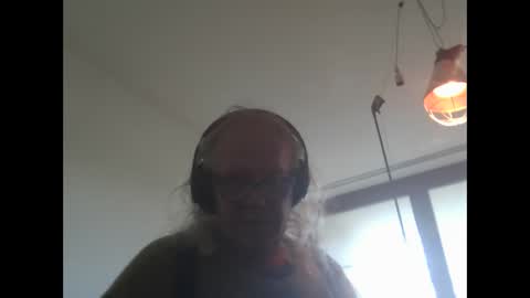 Snapshot of matthy60 chatting on 4, 10, 2025 Matthias online show from 4, 10, 2025