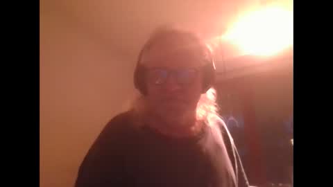 Snapshot of matthy60 chatting on 8, 10, 2025 Matthias online show from 8, 10, 2025