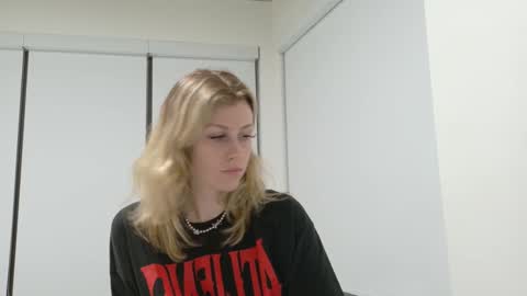 Snapshot of mattisux chatting on 13, 10, 2025 Matti Mars online show from 13, 10, 2025