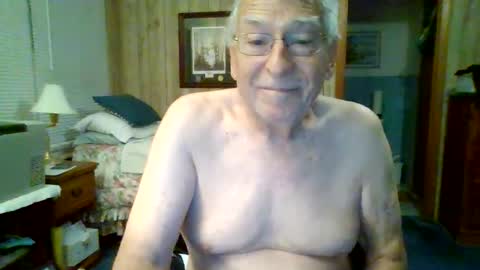 Snapshot of maturecouple1954 chatting on 19, 4, 2026 SXECPL55 at G mail Dot Com online show from 19, 4, 2026