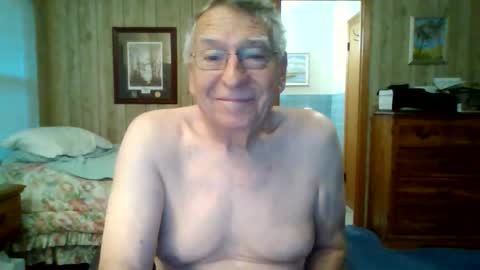 Snapshot of maturecouple1954 chatting on 24, 4, 2026 SXECPL55 at G mail Dot Com online show from 24, 4, 2026