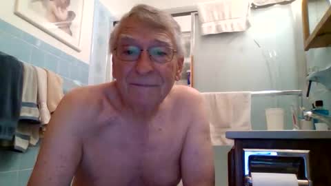 Snapshot of maturecouple1954 chatting on 29, 4, 2026 SXECPL55 at G mail Dot Com online show from 29, 4, 2026