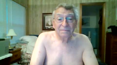 Snapshot of maturecouple1954 chatting on 30, 4, 2026 SXECPL55 at G mail Dot Com online show from 30, 4, 2026