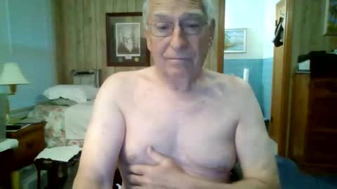 Snapshot of maturecouple1954 chatting on 19, 5, 2026 SXECPL55 at G mail Dot Com online show from 19, 5, 2026