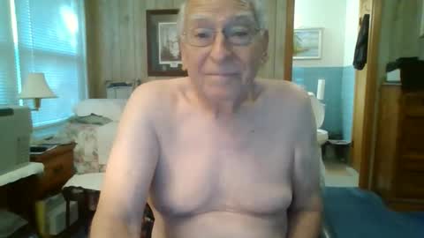 Snapshot of maturecouple1954 chatting on 21, 5, 2026 SXECPL55 at G mail Dot Com online show from 21, 5, 2026