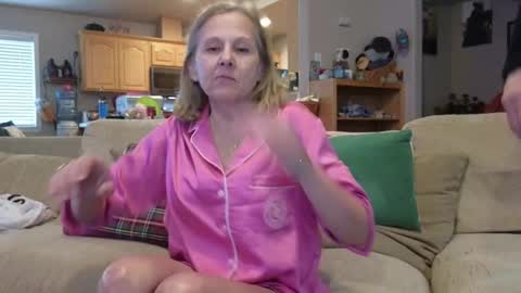 Snapshot of matureluvin chatting on 15, 2, 2025 JustUs online show from 15, 2, 2025