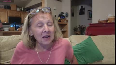 Snapshot of matureluvin chatting on 19, 9, 2025 JustUs online show from 19, 9, 2025