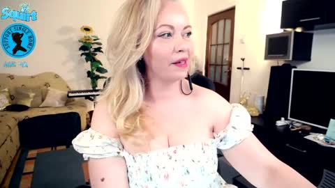 Whitney Lynn online show from 7, 5, 2026