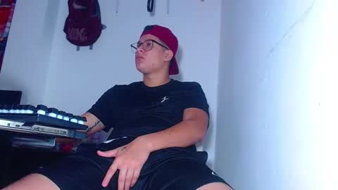 Snapshot of maty219 chatting on 19, 11, 2025 maty219 online show from 19, 11, 2025