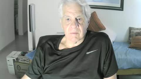 Snapshot of max_2017 chatting on 17, 1, 2025 max_2017 online show from 17, 1, 2025