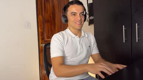 Snapshot of max_lancaster chatting on 7, 12, 2024 Max Lancaster online show from 7, 12, 2024