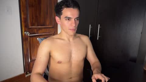 Snapshot of max_lancaster chatting on 12, 2, 2025 Max Lancaster online show from 12, 2, 2025