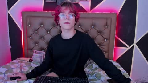 Snapshot of max_lover1 chatting on 14, 12, 2024 Max lover1 online show from 14, 12, 2024