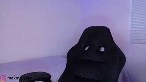 Snapshot of max_meyer chatting on 21, 10, 2025 max_meyer online show from 21, 10, 2025