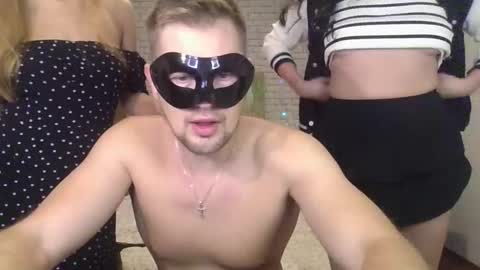 Snapshot of max_mila_888 chatting on 30, 9, 2025 Max  Aliya online show from 30, 9, 2025