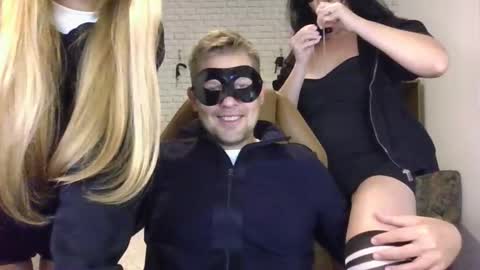 Snapshot of max_mila_888 chatting on 22, 10, 2025 Max  Aliya online show from 22, 10, 2025