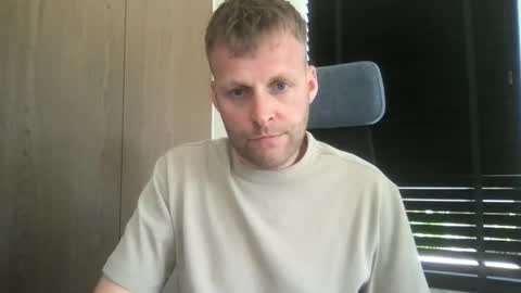 Max take off clothes online show from 24, 4, 2026