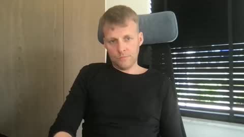 Max take off clothes online show from 27, 4, 2026