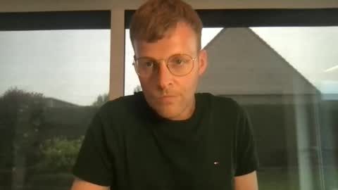 Max take off clothes online show from 5, 5, 2026