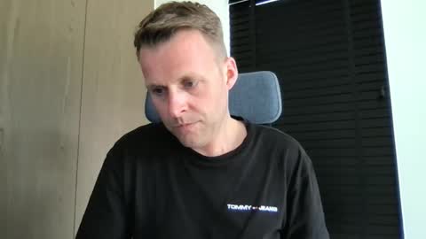 Max take off clothes online show from 7, 5, 2026