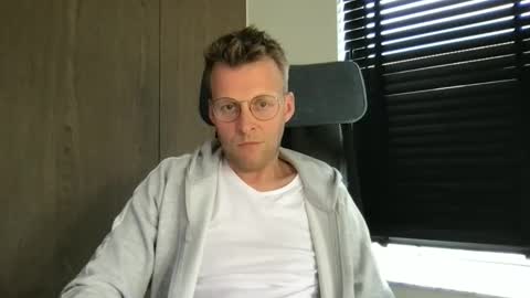 Snapshot of max_straight_1 chatting on 8, 6, 2026 Max take off clothes online show from 8, 6, 2026