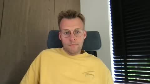 Snapshot of max_straight_1 chatting on 9, 6, 2026 Max take off clothes online show from 9, 6, 2026