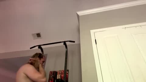 Snapshot of maxaux chatting on 16, 9, 2025 Max online show from 16, 9, 2025