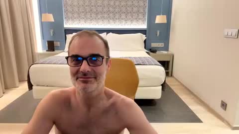 Snapshot of maxbow chatting on 6, 3, 2025 Max Mikado online show from 6, 3, 2025