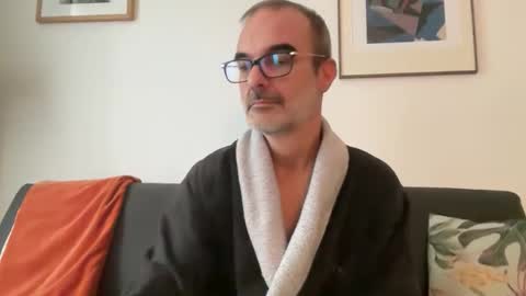 Snapshot of maxbow chatting on 11, 11, 2025 Max Mikado online show from 11, 11, 2025