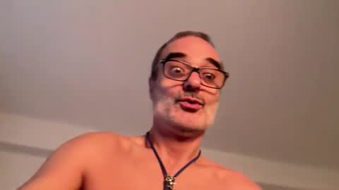 Snapshot of maxbow chatting on 14, 11, 2025 Max Mikado online show from 14, 11, 2025