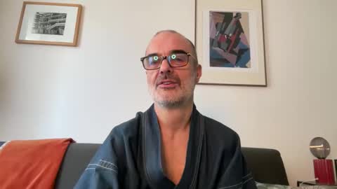 Snapshot of maxbow chatting on 3, 3, 2026 Max Mikado online show from 3, 3, 2026