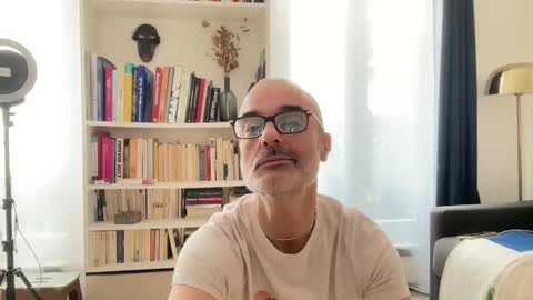 Snapshot of maxbow chatting on 23, 3, 2026 Max Mikado online show from 23, 3, 2026