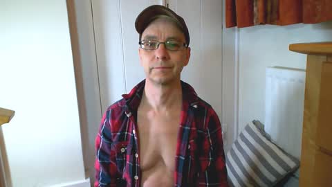 Snapshot of maxdavies chatting on 2, 2, 2025 Max Davies online show from 2, 2, 2025