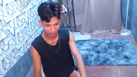 Snapshot of maxiebunny99 chatting on 3, 2, 2025 Reyn online show from 3, 2, 2025