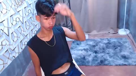 Snapshot of maxiebunny99 chatting on 4, 2, 2025 Reyn online show from 4, 2, 2025