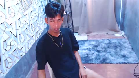 Snapshot of maxiebunny99 chatting on 4, 2, 2025 Reyn online show from 4, 2, 2025