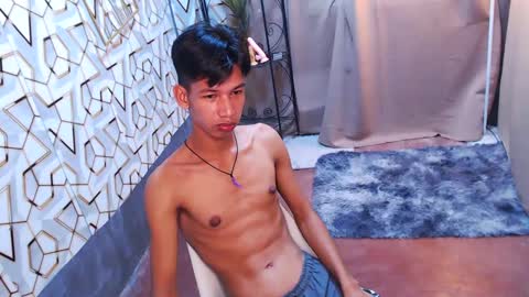 Snapshot of maxiebunny99 chatting on 8, 2, 2025 Reyn online show from 8, 2, 2025