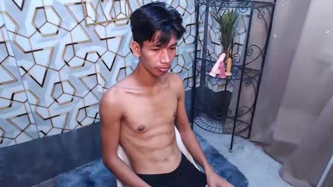 Snapshot of maxiebunny99 chatting on 24, 2, 2025 Reyn online show from 24, 2, 2025