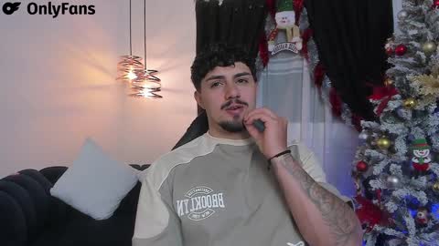 Snapshot of maximo_rodriguez chatting on 8, 1, 2025 Maximo online show from 8, 1, 2025