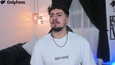 Snapshot of maximo_rodriguez chatting on 3, 2, 2025 Maximo online show from 3, 2, 2025